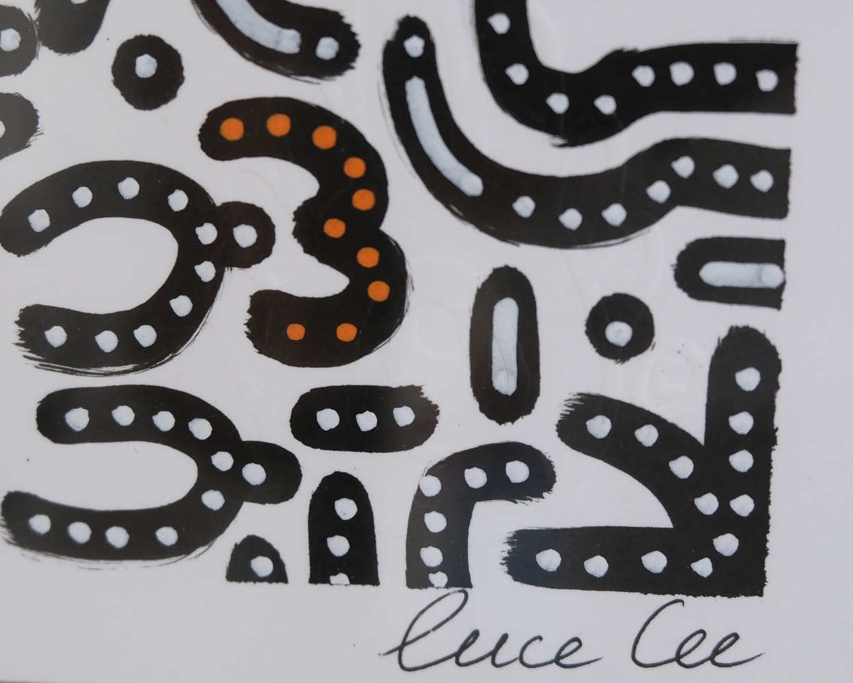 Motifs graphiques orange et noir  dans l’œuvre originale Keep Smiling With Me n°3.