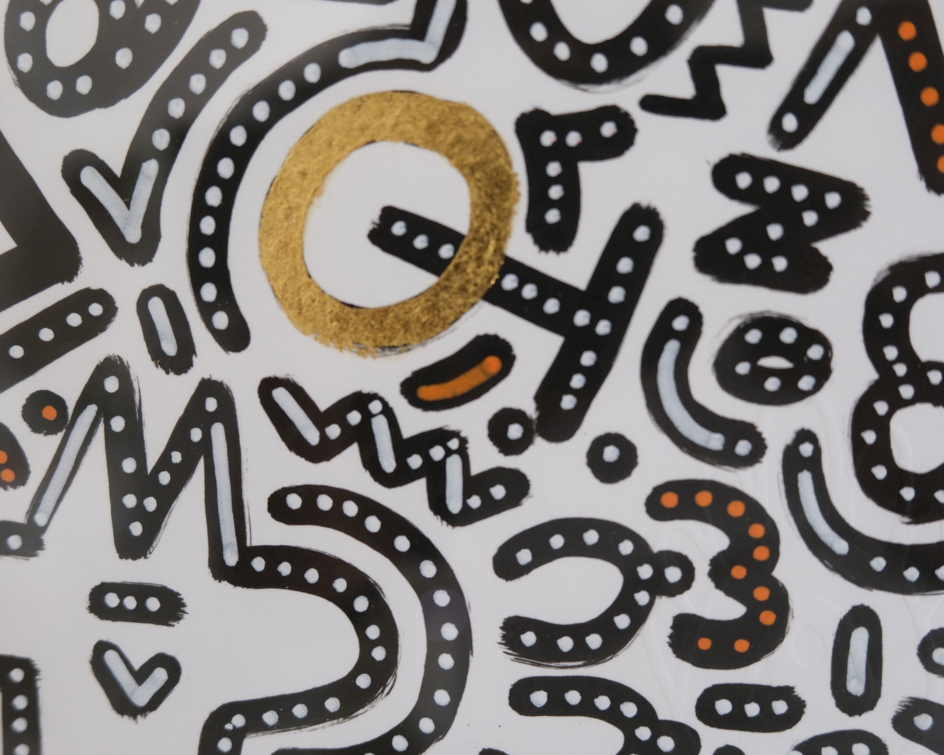 Texture et lignes du dessin A4 Keep Smiling With Me n°3 avec feuille d’or.
