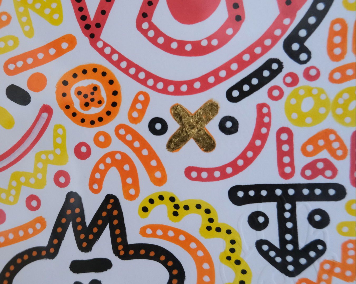 Texture et lignes du dessin A4 Keep Smiling With Me n°6 avec feuille d’or.