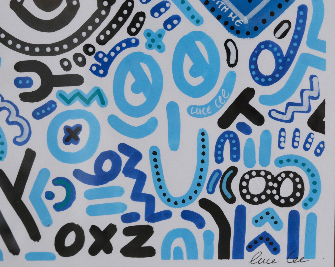 Motifs graphiques bleus dans l’œuvre originale Keep Smiling With Me n°9.
