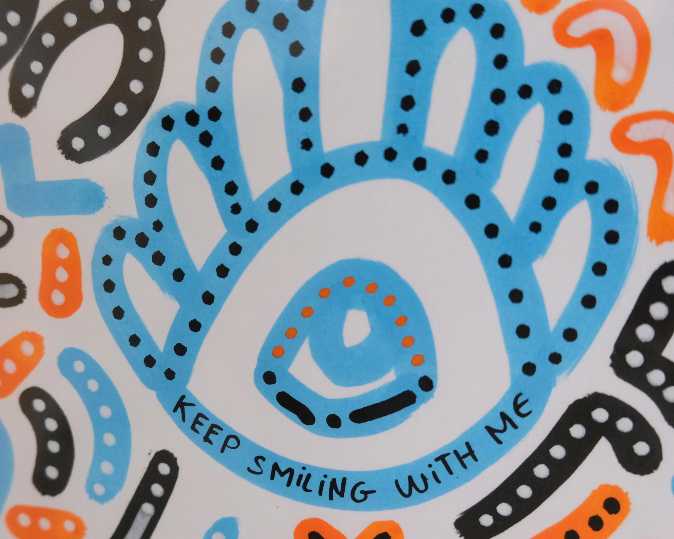 Texture et lignes du dessin A4 Keep Smiling With Me n°10 avec feuille d’or.
